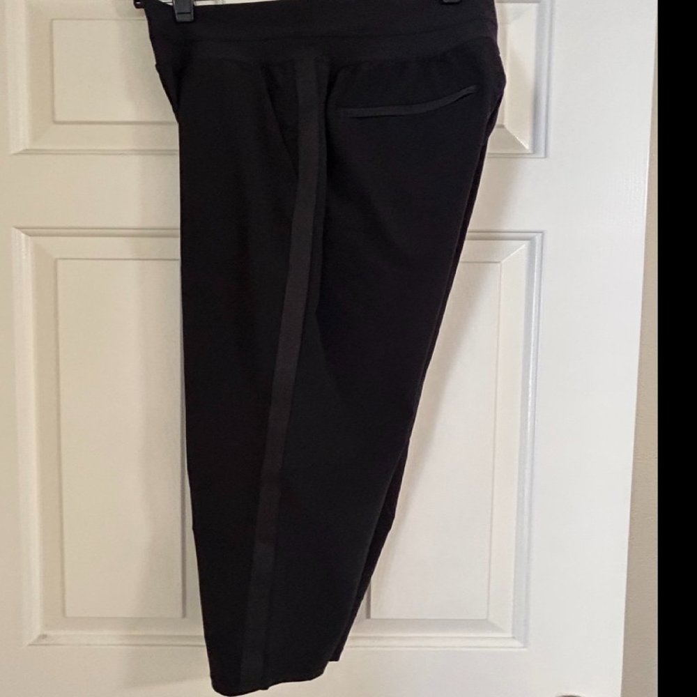 Athleta Nola slim tapered crop in black - size 6 - Picture 6 of 6